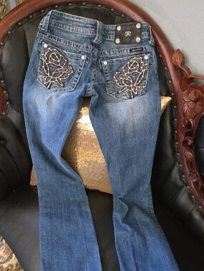 Embellished Blue Women's Jeans with Back Pocket Rose Detail
